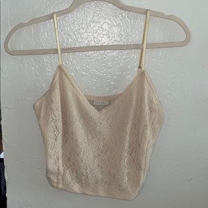 Hinge super cute crop top!